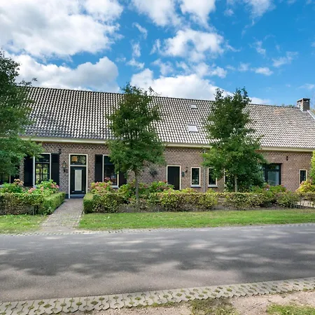 Vakantiehuis Warm, Authentiek In Landelijke Omgeving