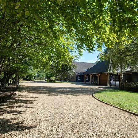 Warm, Authentiek In Landelijke Omgeving 度假居