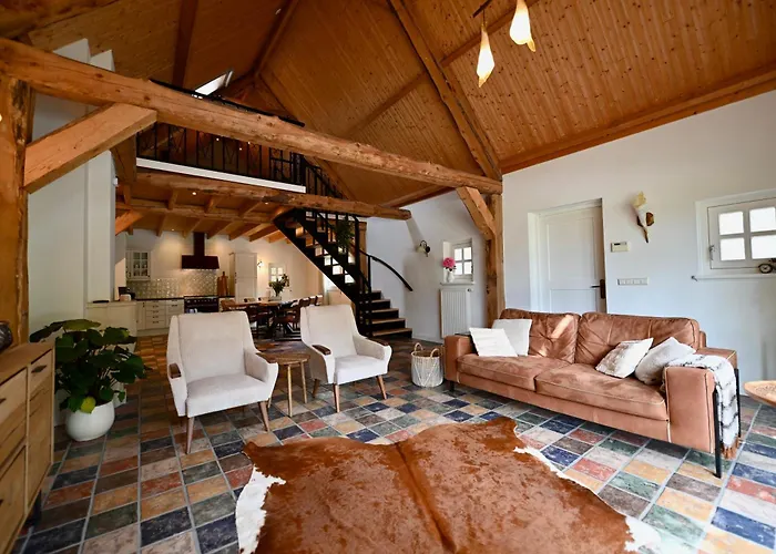 Warm, Authentiek In Landelijke Omgeving 度假居